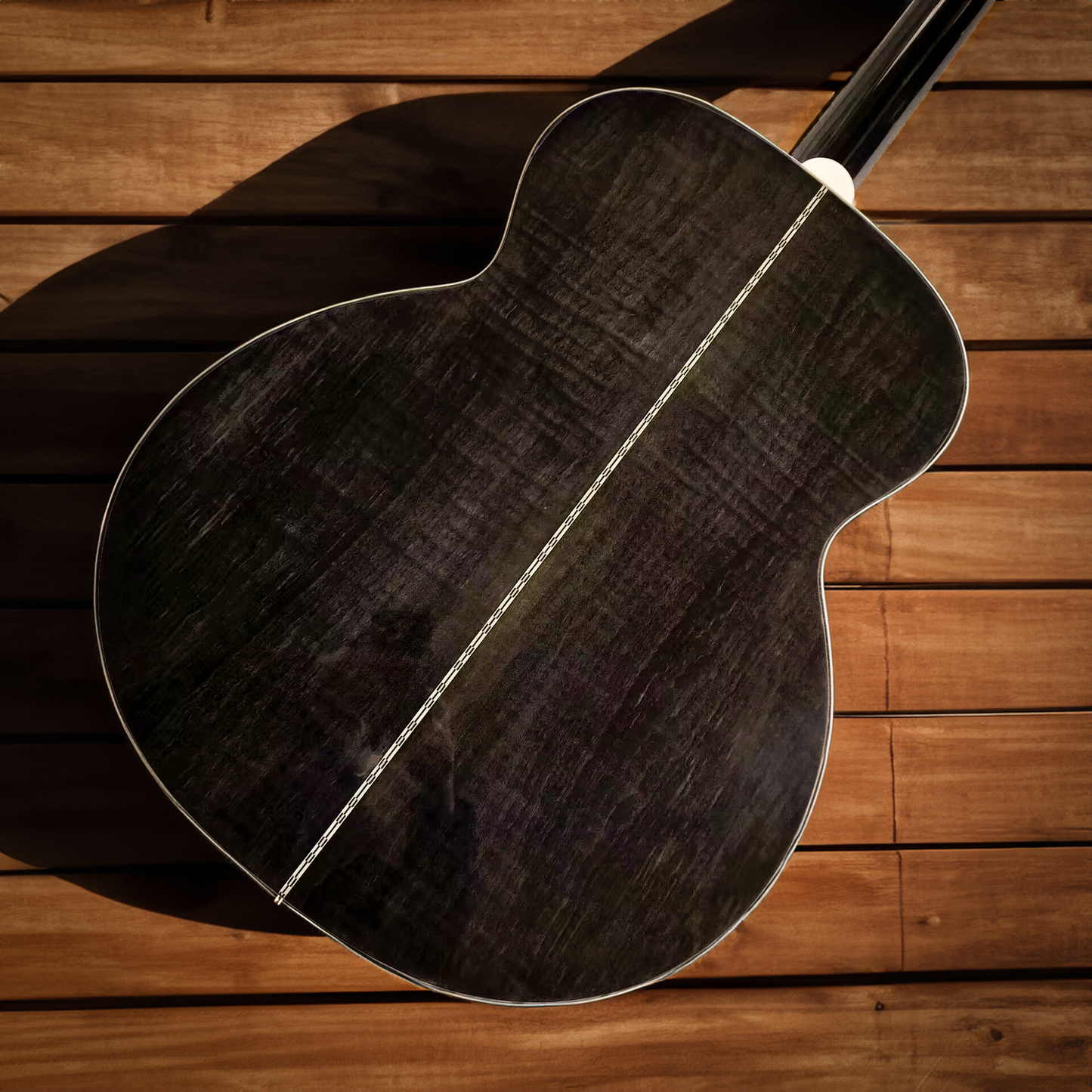 Jumbo 43" Akustikgitarre mit edlem Flammen-Design.