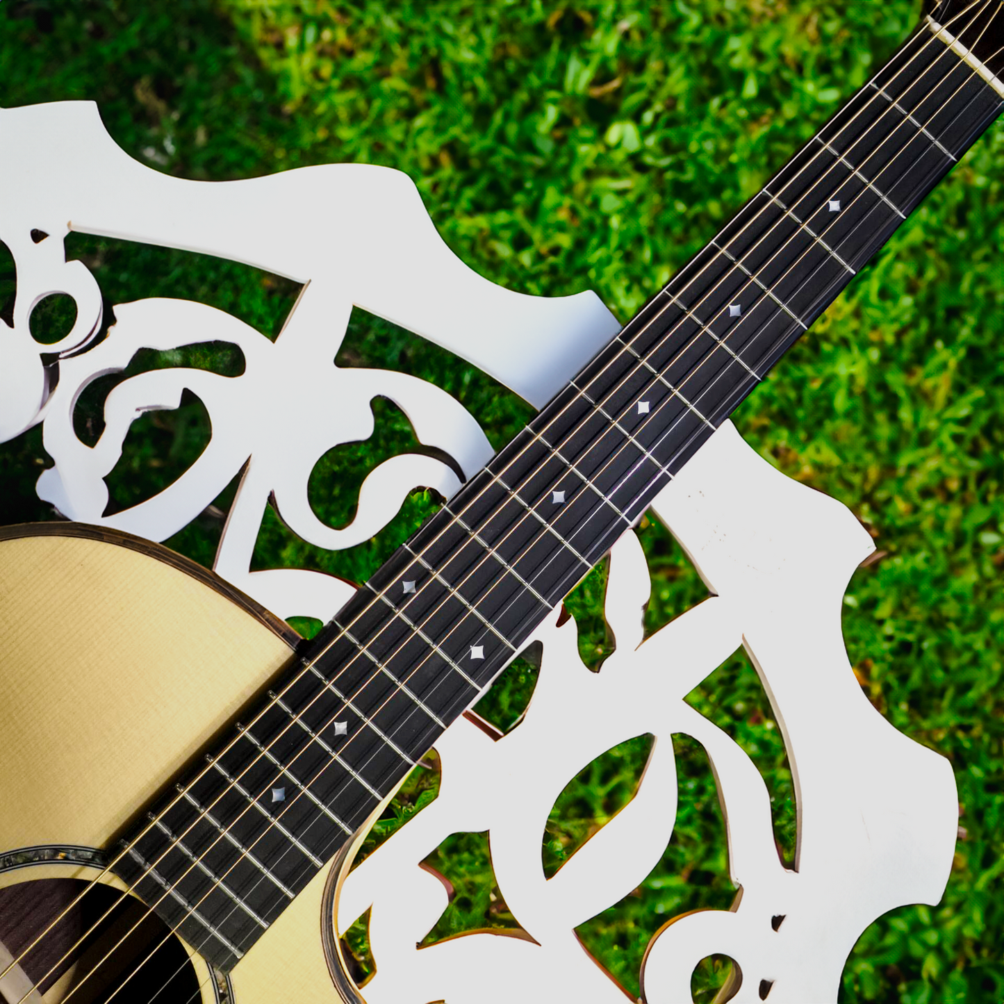 Byron Custom GA Gitarre: Massivholz-Meisterwerk im Vintage-Stil