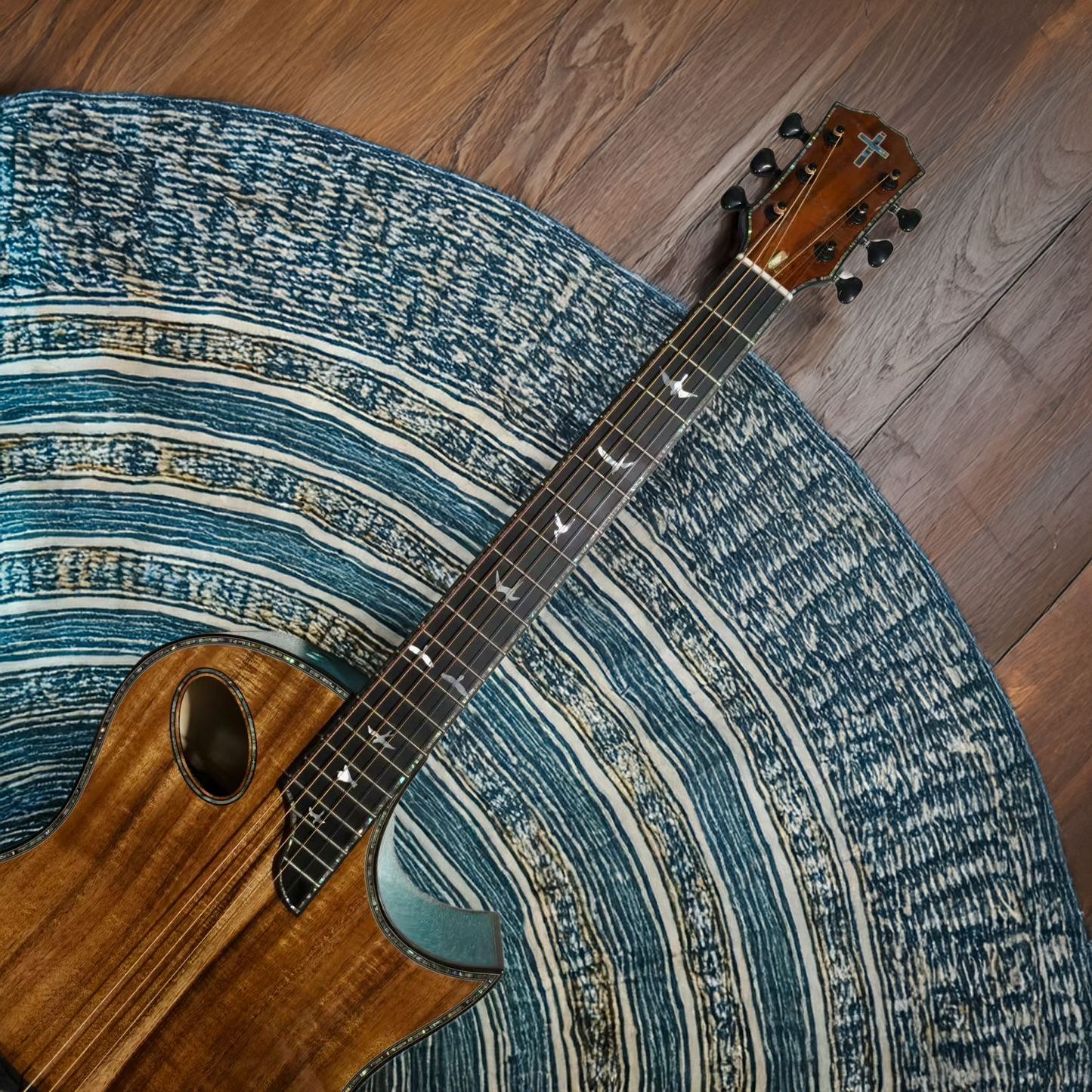 Byron Handgefertigte Soft Florence Cutaway Akustik-E-Gitarre – AAAAA Koa & Flamed Maple Blueburst