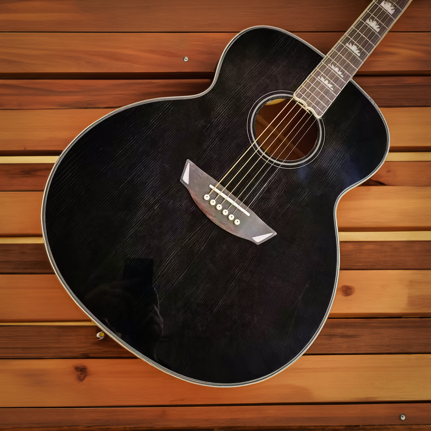 Jumbo 43" Akustikgitarre mit edlem Flammen-Design.