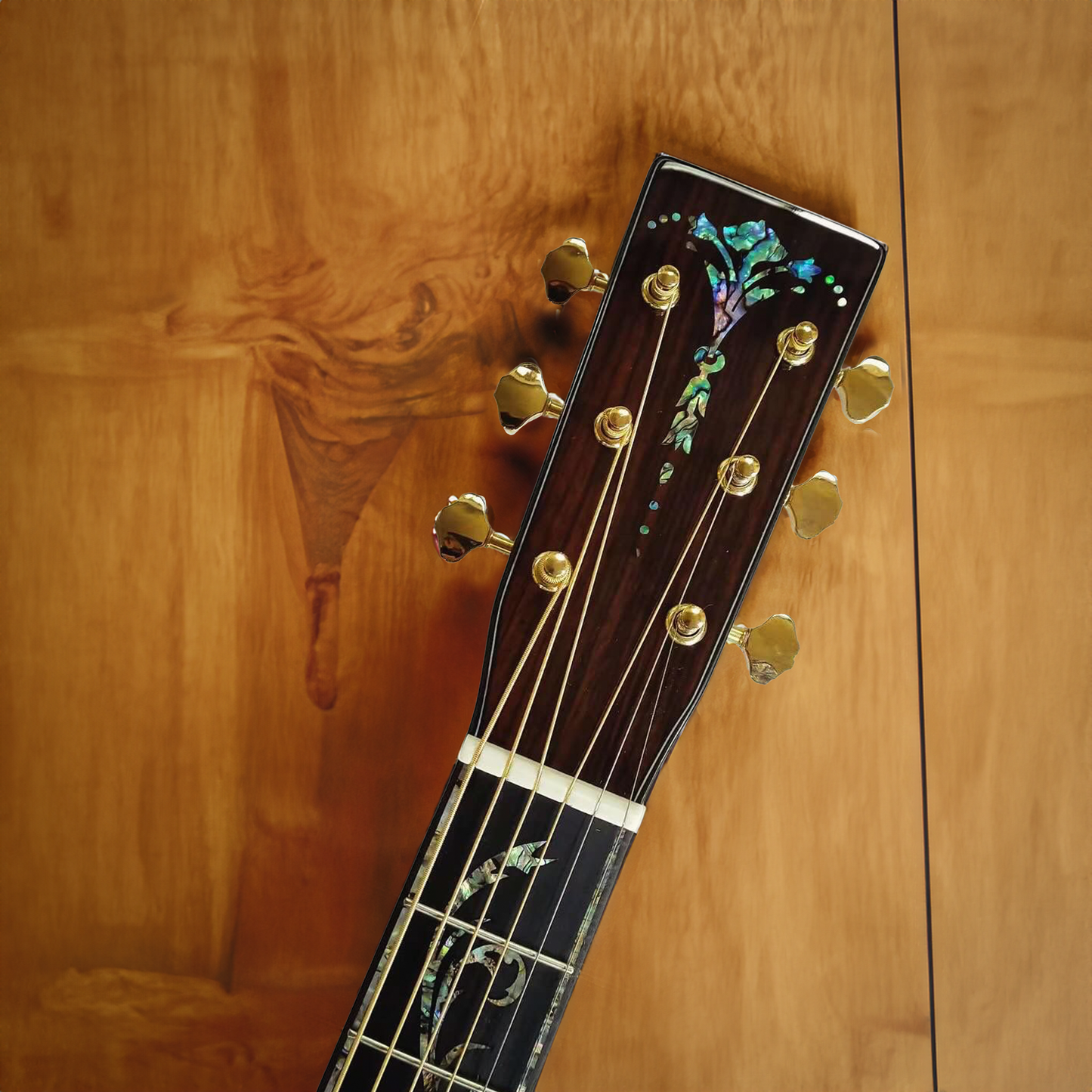 die Sid Cedar komplett aus Zedernholz gefertigte OOO-Folk-Gitarre