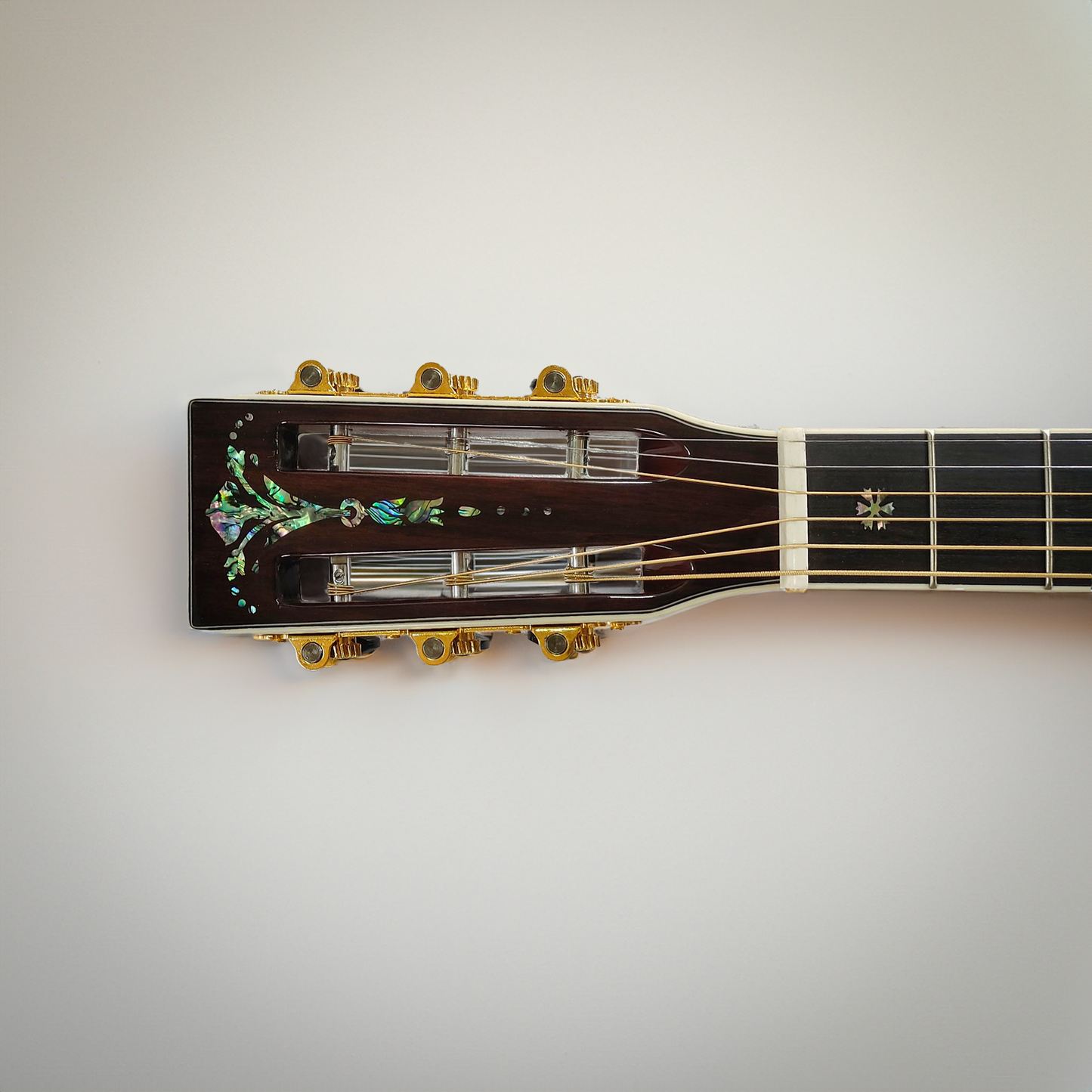 Byron BY-OM-42S OM Gitarre: Anpassbare Sattelbreite & Fishman EQ