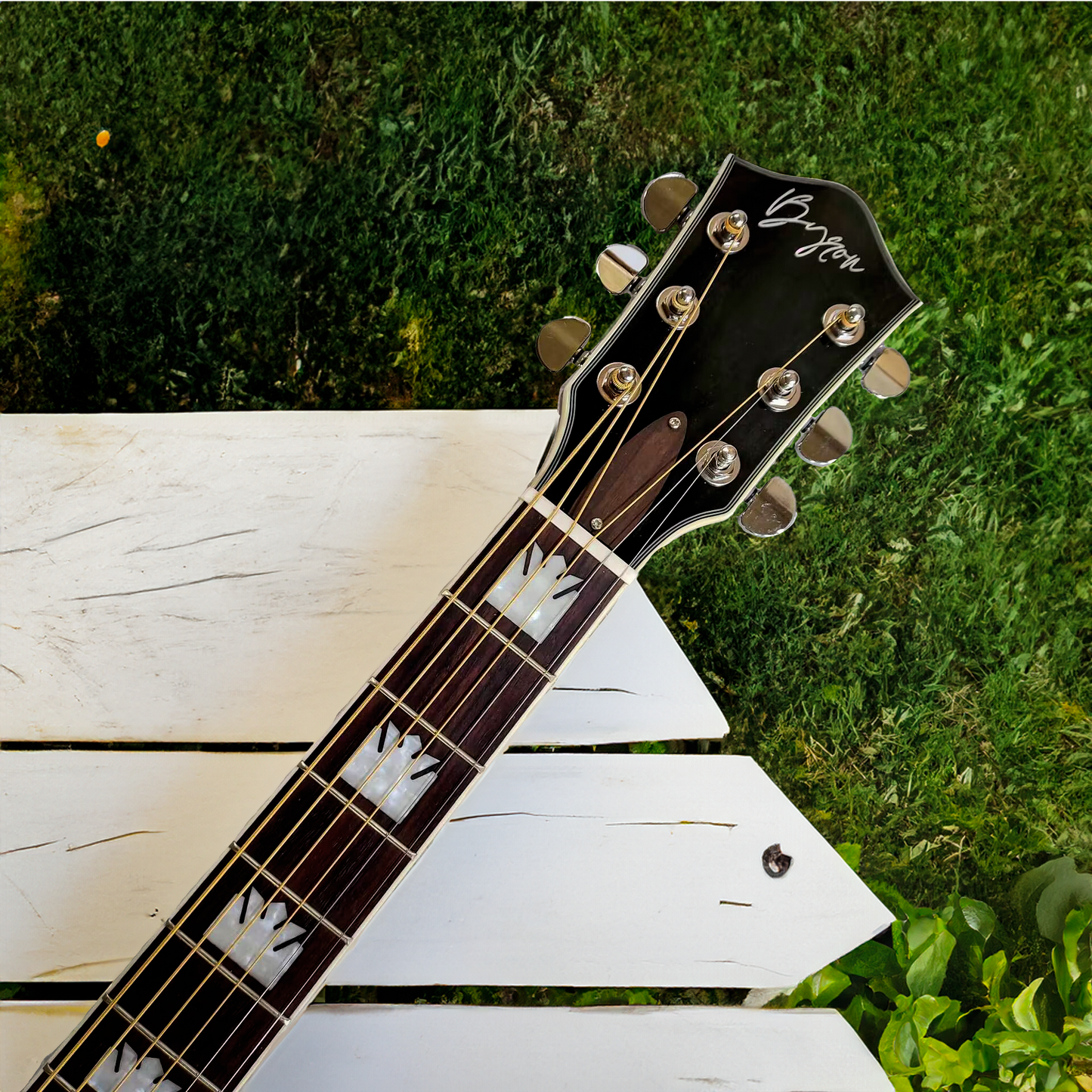 Jumbo 43" Akustikgitarre mit edlem Flammen-Design.