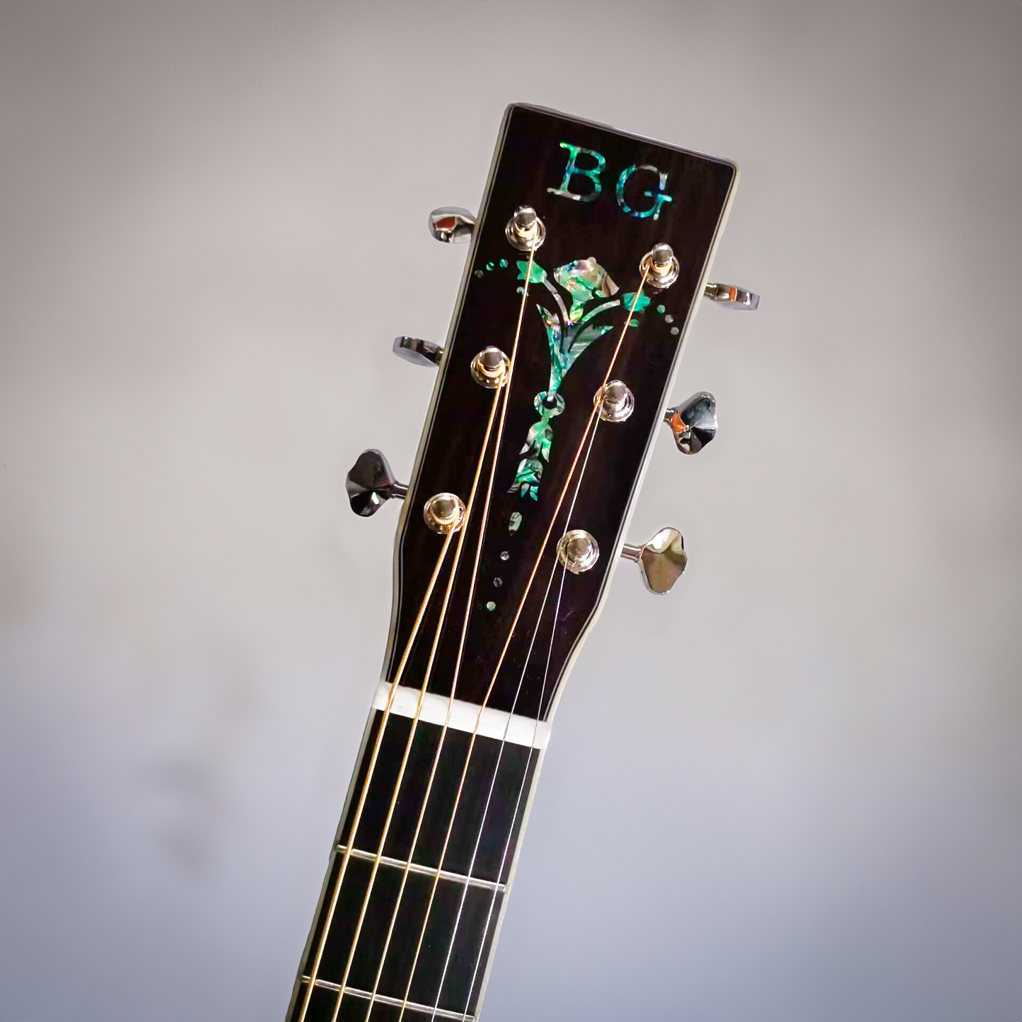 Die BG Custom: 12-Bund Single 0 Form handgefertigte Gitarre mit Schwalbenschwanz-Verbindung.