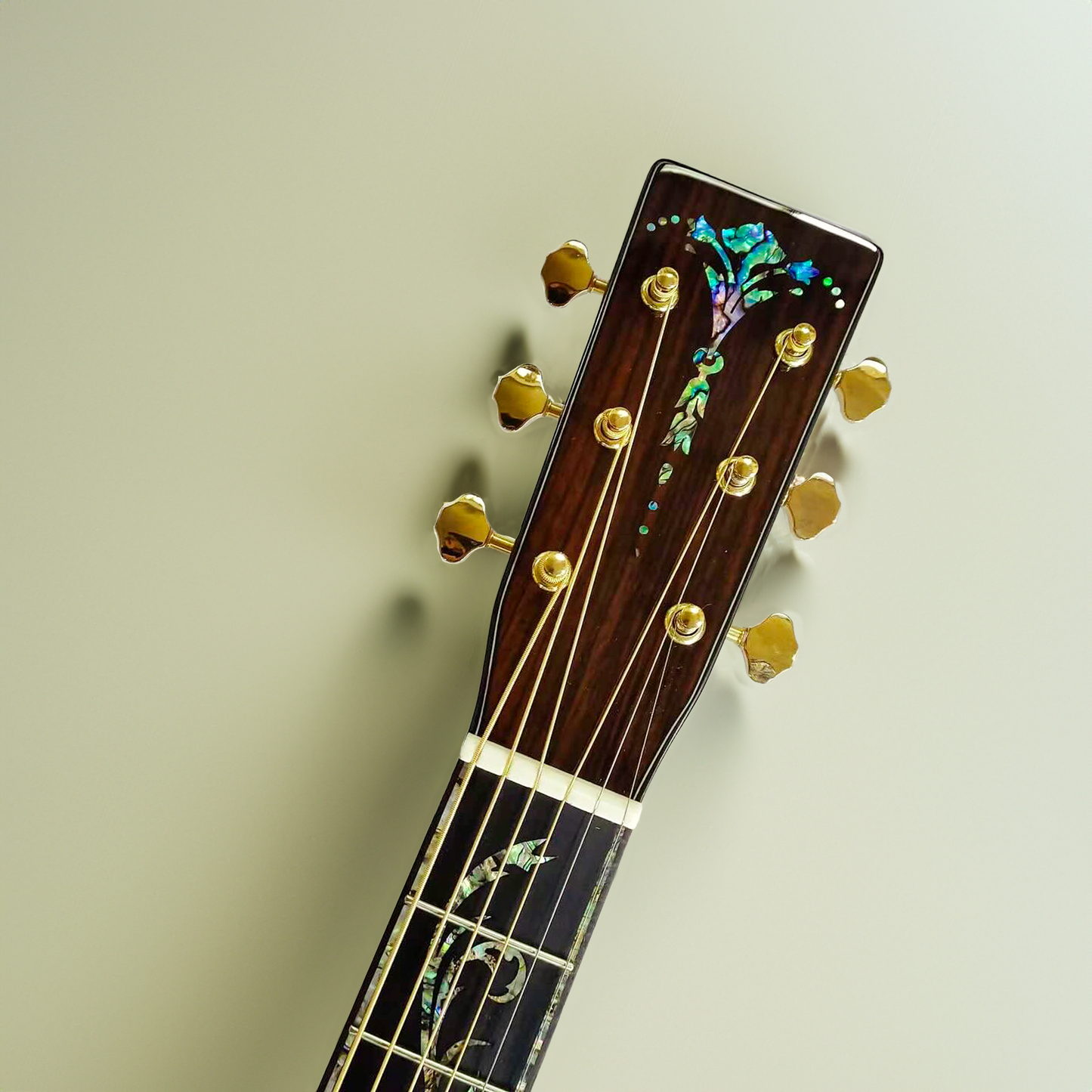 Byron Handmade OM Gitarre: Komplett aus massivem Koa-Holz
