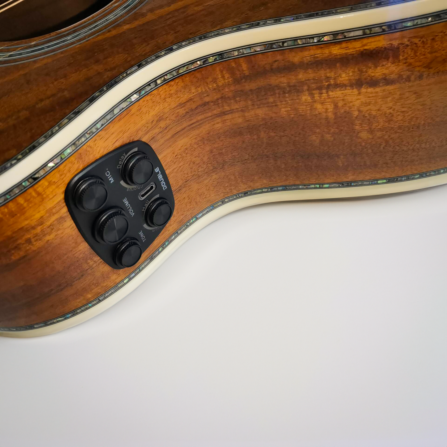 Byron Handmade OM Gitarre: Komplett aus massivem Koa-Holz