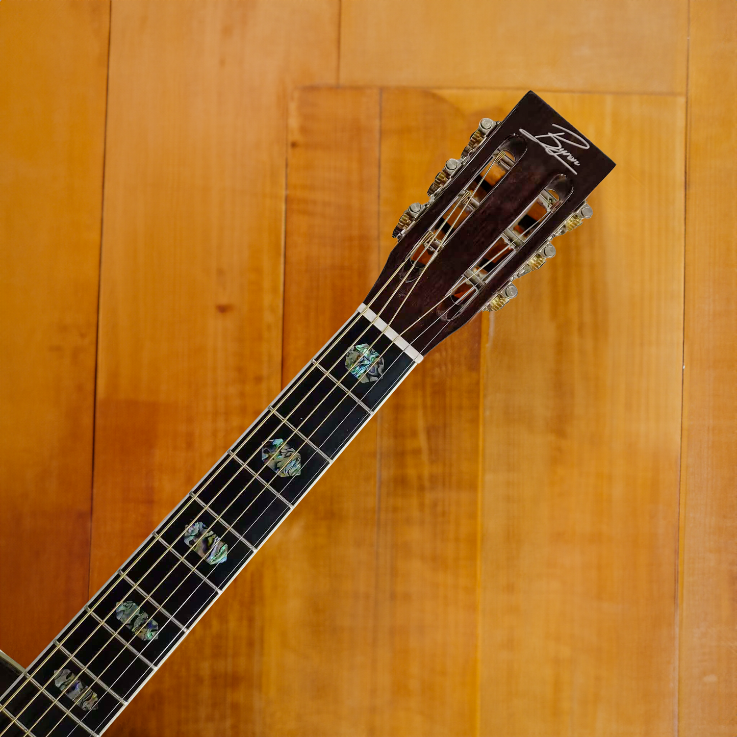 Byron OOO45 Stil Massiv-Zedernholz-Gitarre