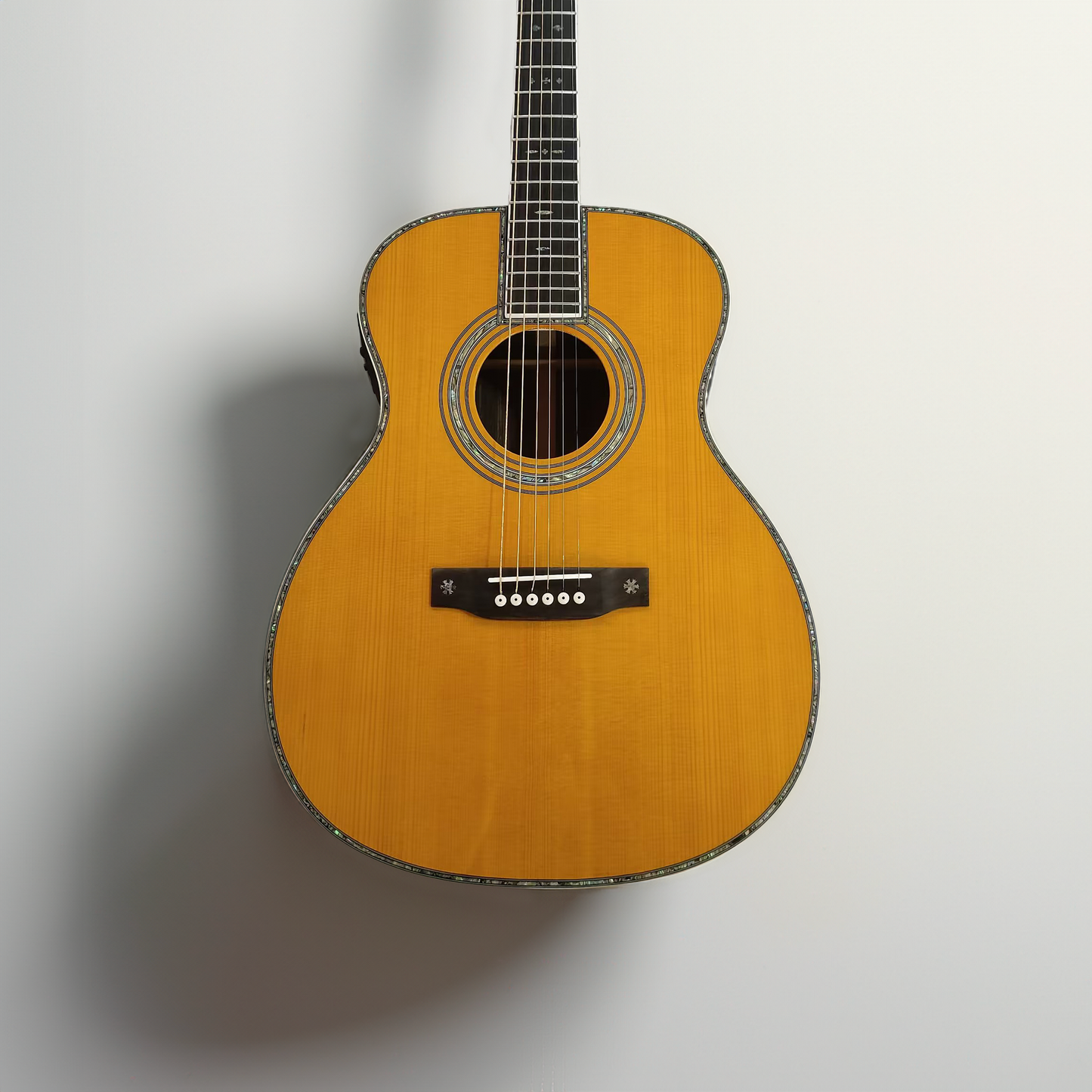 Byron BY-OM-42S OM Gitarre: Anpassbare Sattelbreite & Fishman EQ