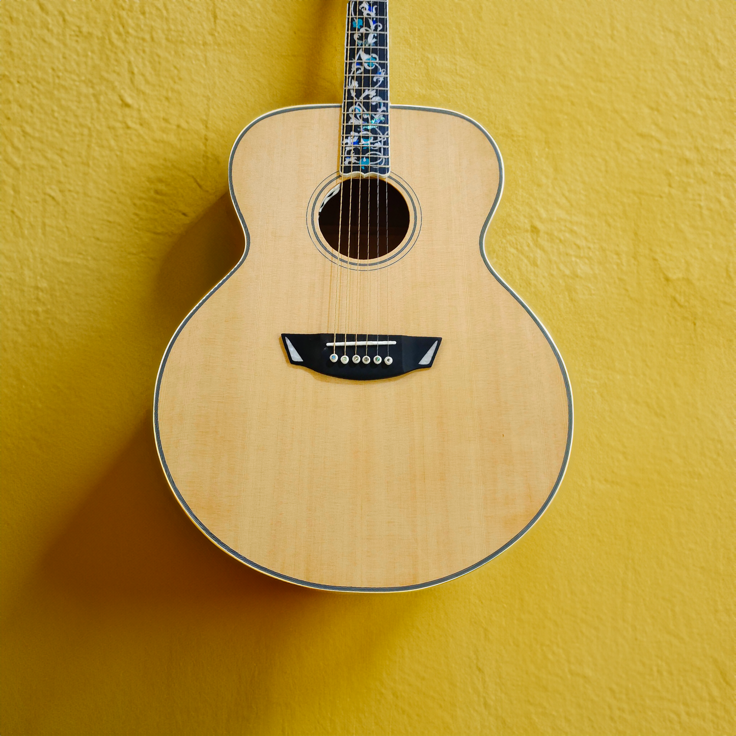 Byron Jumbo Jen Modell Gitarre