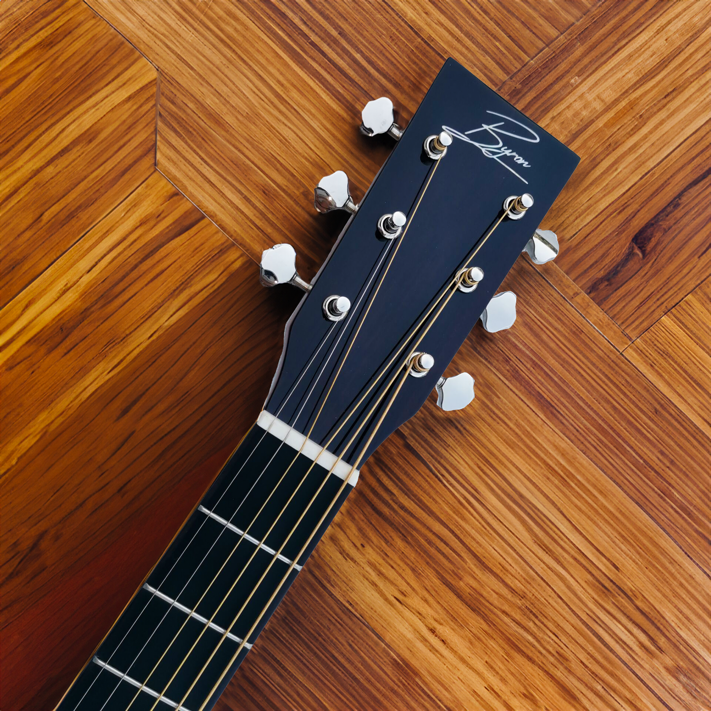 Byron BY-OM28-LH Full-Size Left-Handed OM Guitar collaborating with MeesterDavidGitaar