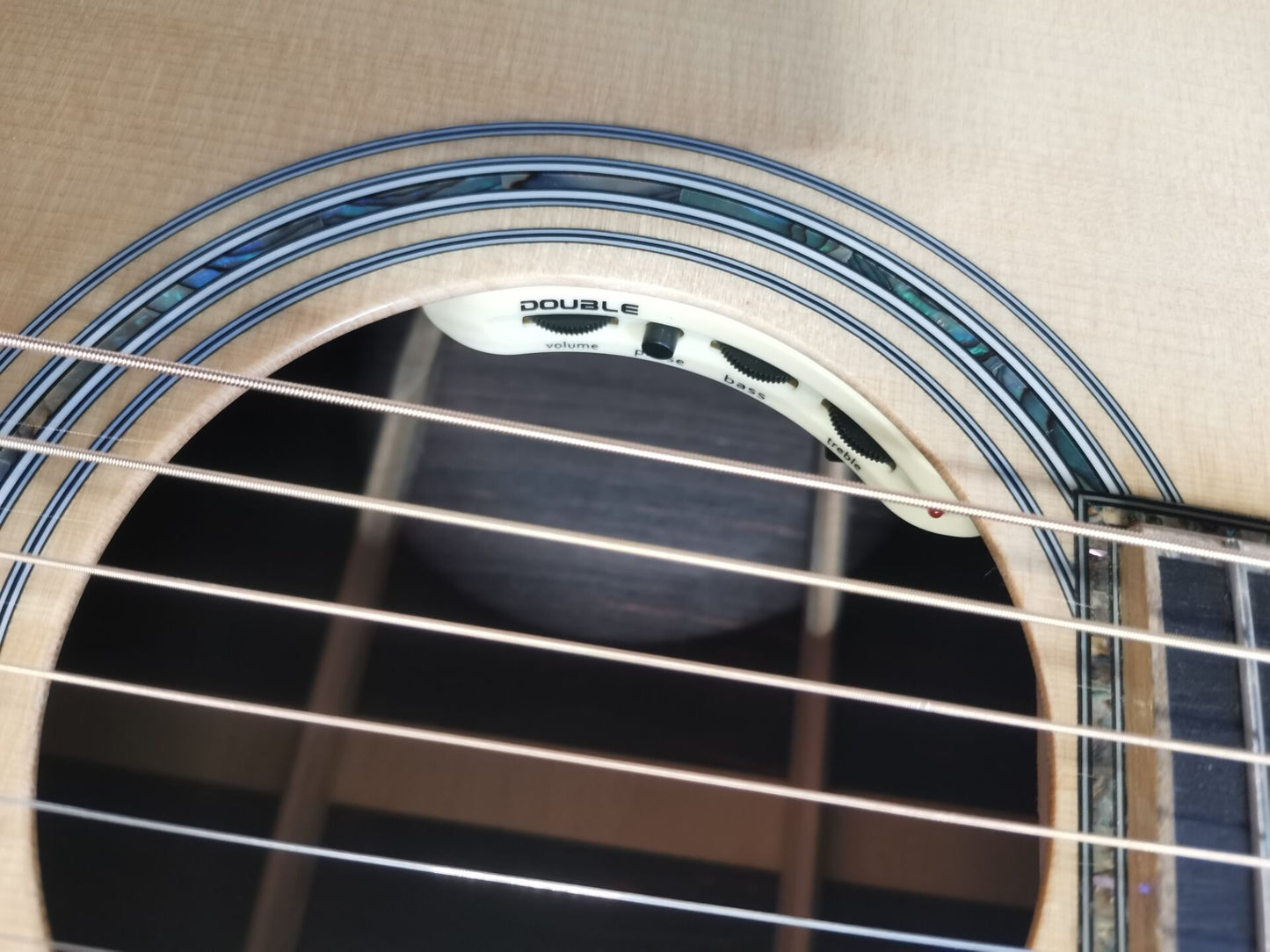 slope-Shoulder-Naturblond-Folk-Gitarre mit Schlitzkopf, handgefertigt – Die klassische Schönheit