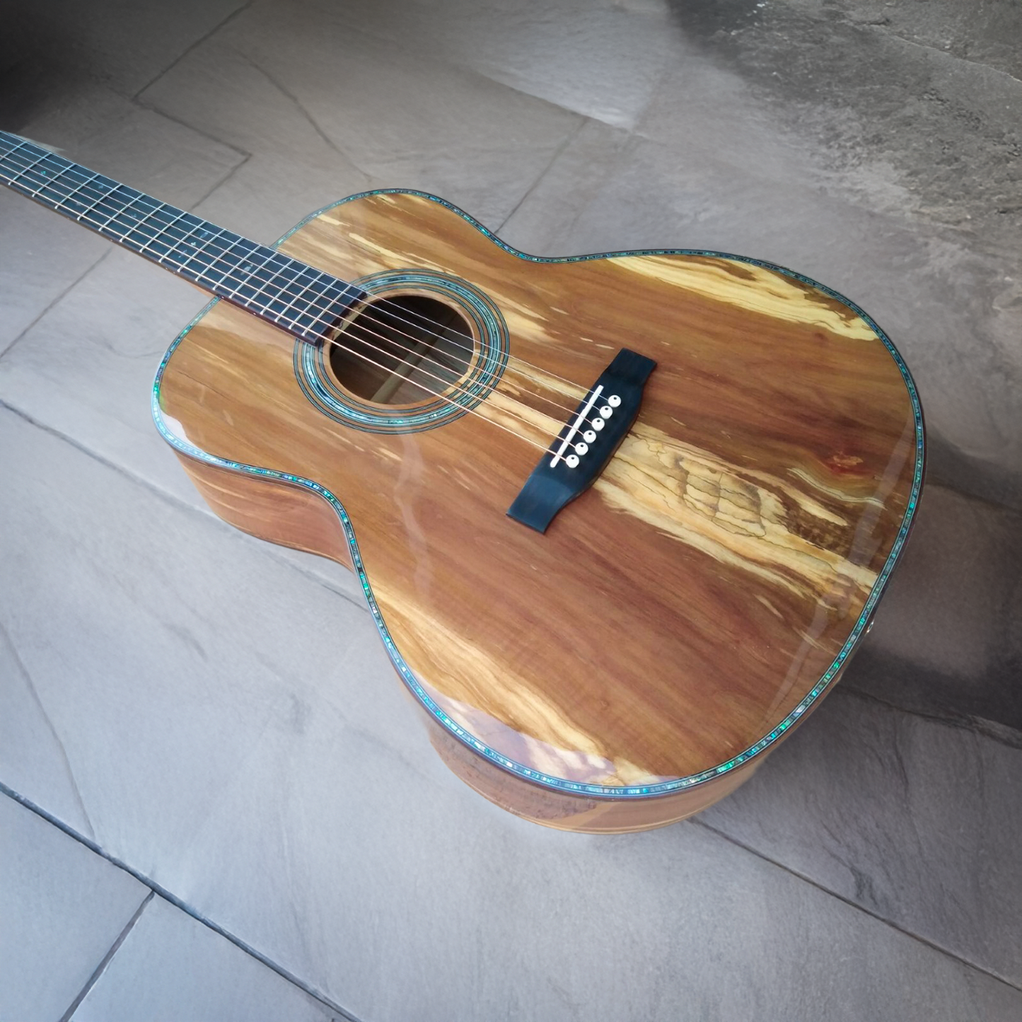 Byron Handmade All-Solid Apple Wood OM Acoustic Guitar – 39"