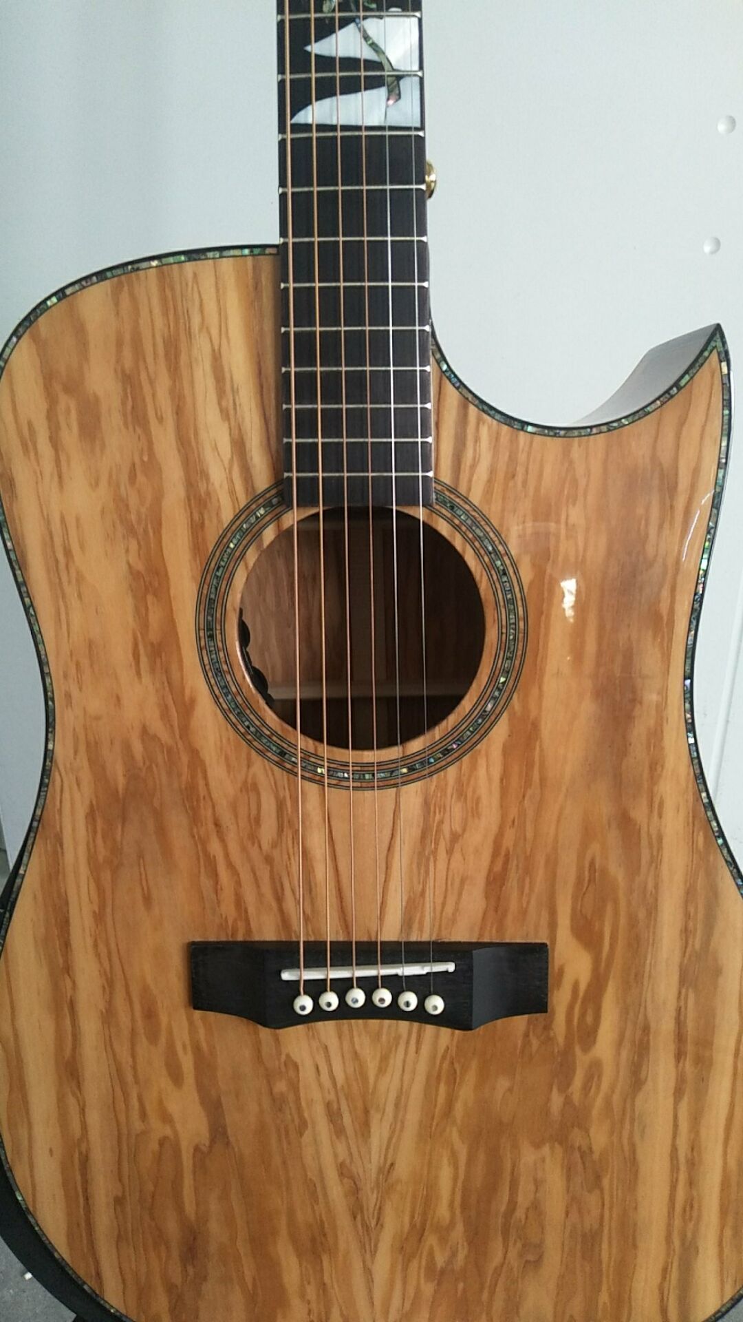 C-Custom-C Olivewood. guitar with hardcase