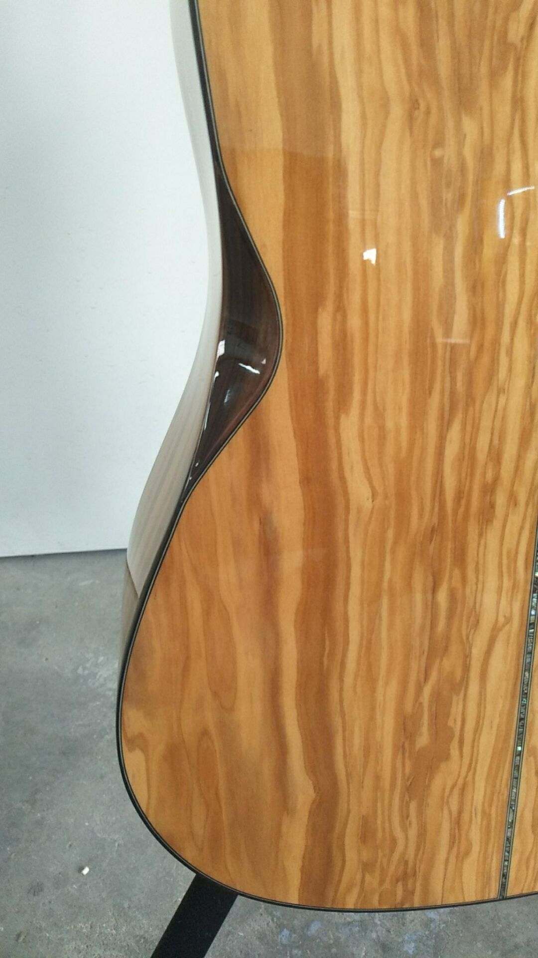 C-Custom-C Olivewood. guitar with hardcase