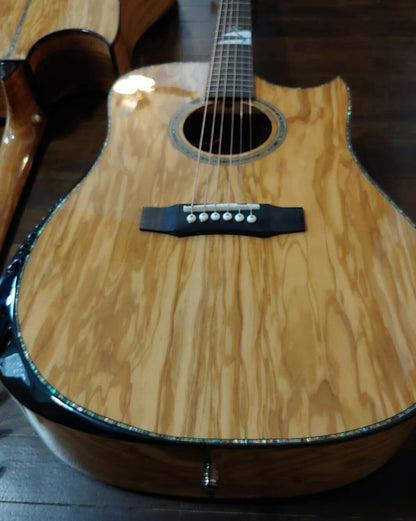 C-Custom-C Olivewood. guitar with hardcase